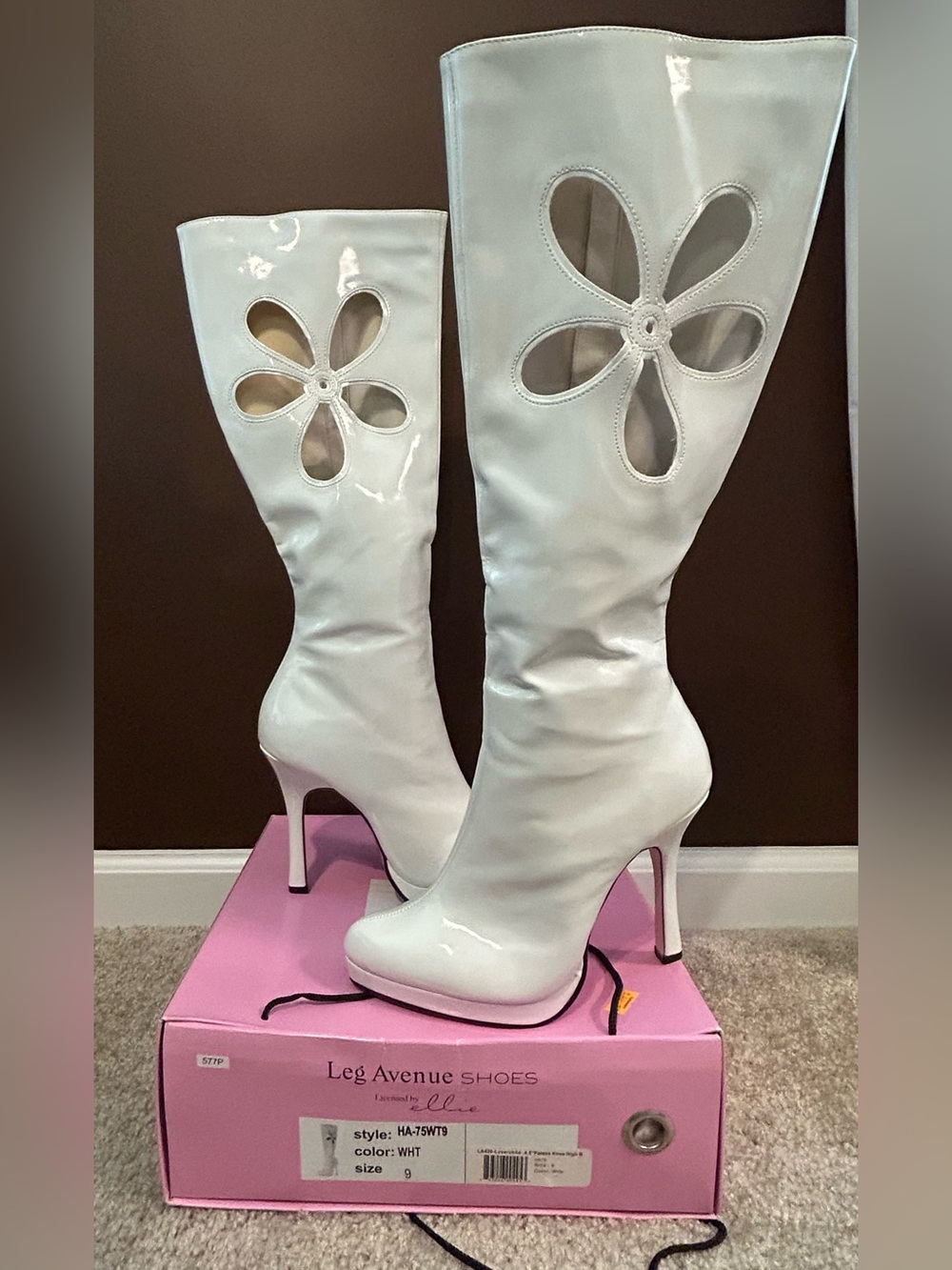 NWT Leg Avenue White Patent Platform  Knee-High Daisy Boots Size 9